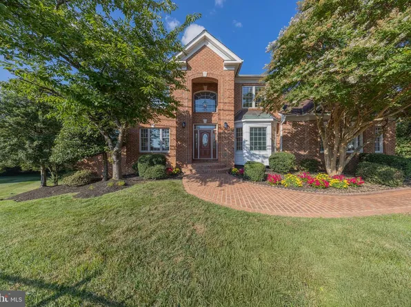 12500 Falkirk Dr, Fairfax, VA 22033