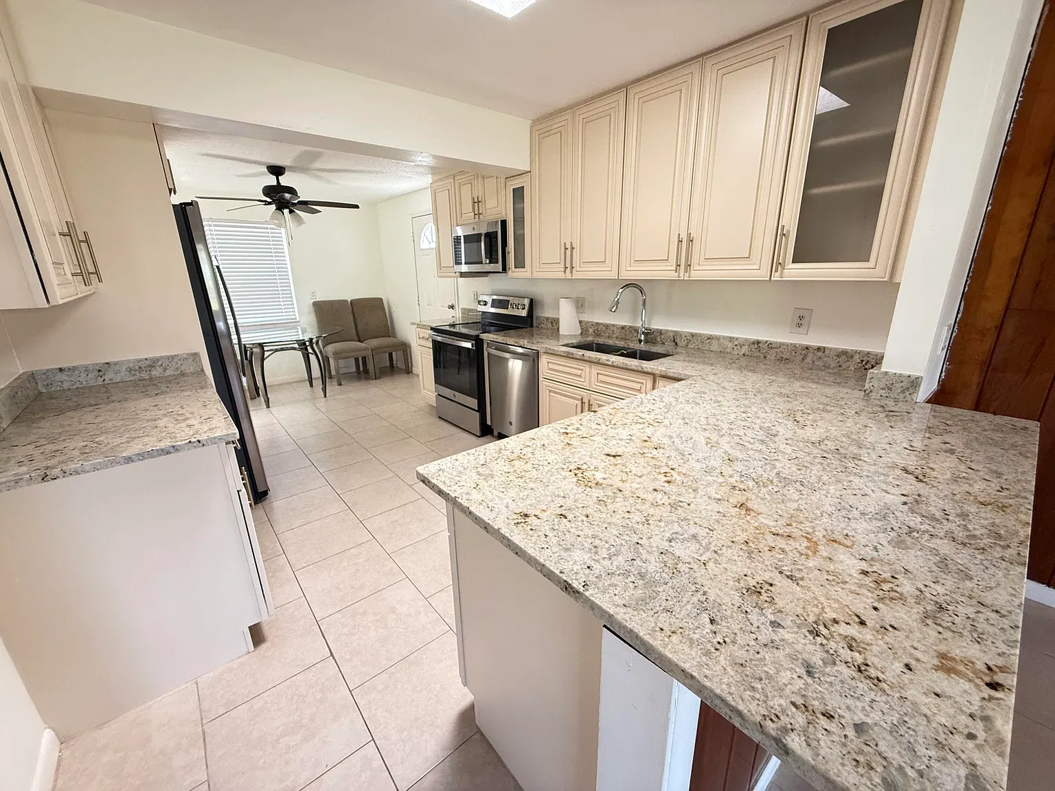 Studio, 1.0 bath, 1249 sqft, $2,500 — Photo 4