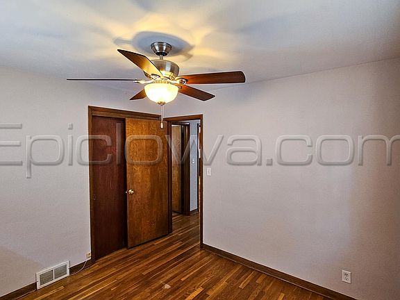 4th image of 1130 Longview Dr