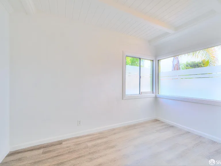 6029 Macarthur Blvd — Photo 5
