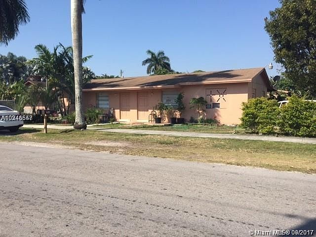 1st image of 909 SW 1st St