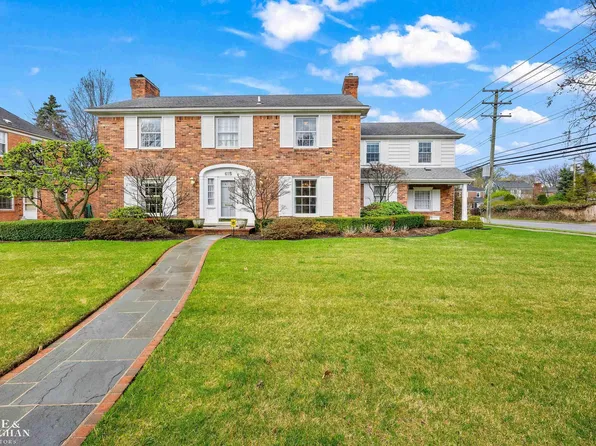 615 Lakeland St, Grosse Pointe, MI 48230
