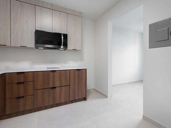 5th image of 1340 Calle 20 NW #1