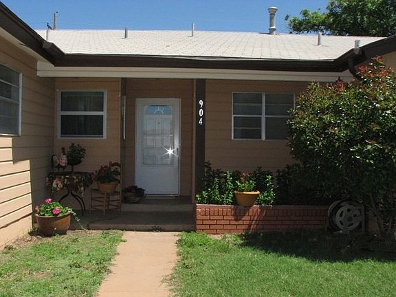 3rd image of 904 Sandia Dr