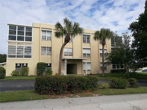 3rd image of 1950 NE Indian River Dr APT 302