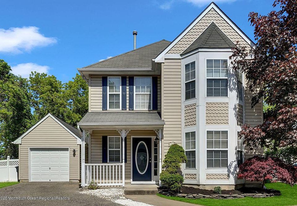 1st image of 142 Hamlet Ct