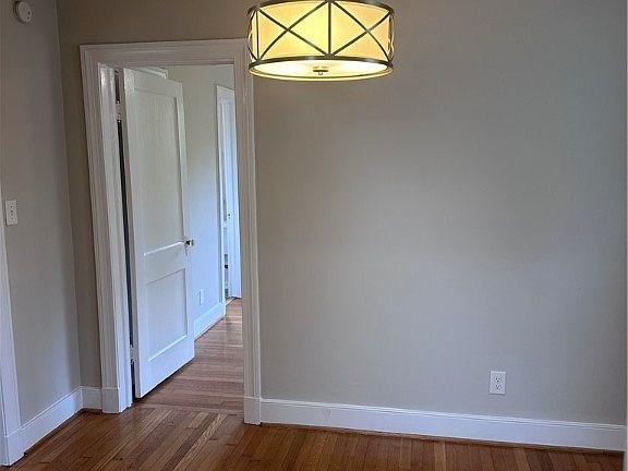 3rd image of 1318 Custer St