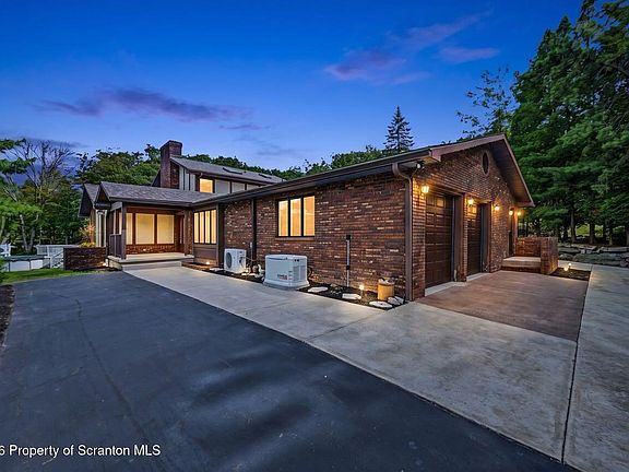 5th image of 4372 Elmhurst Blvd