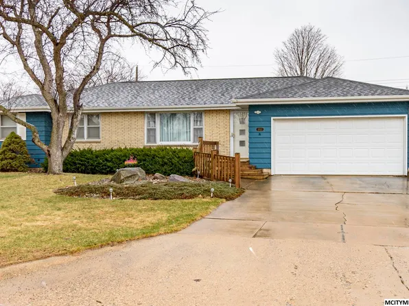 1153 Eastmoor Dr, Mason City, IA 50401