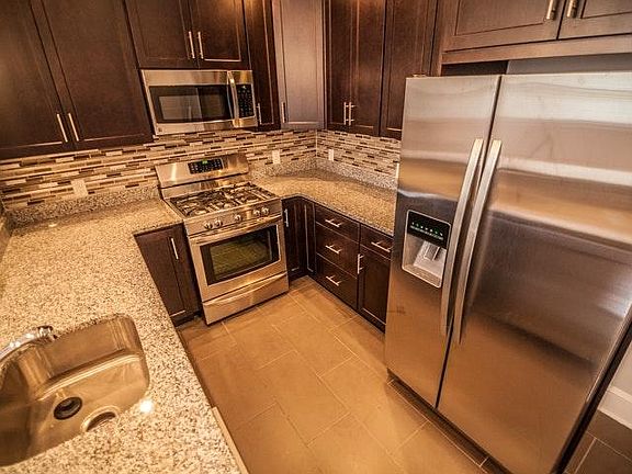 3rd image of 615 S 6th St APT 304