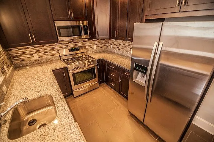 615 S 6th St #304 — Photo 3