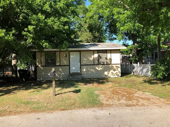 203 S Kouns St, Cleburne, TX 76031