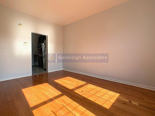 3rd image of 609 W 177th St #522