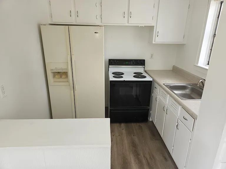 1704 Gillis St — Photo 8