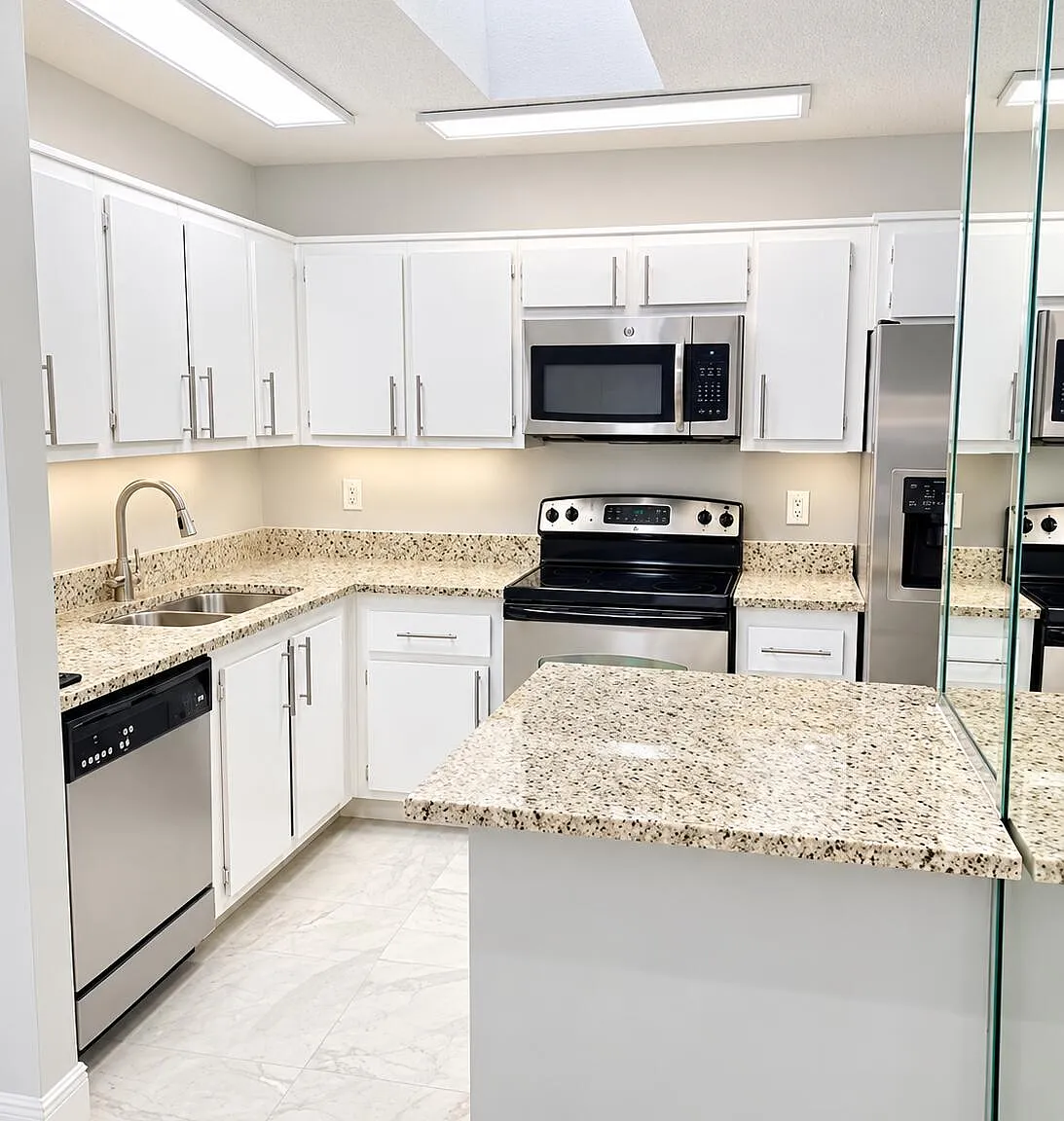 2 bed, 2.0 bath, 951 sqft, $2,200 — Photo 3