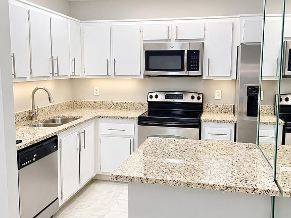 3rd image of 2004 Waterview Cir