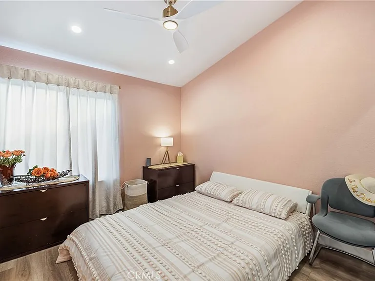 4561 Grandview Dr — Photo 37