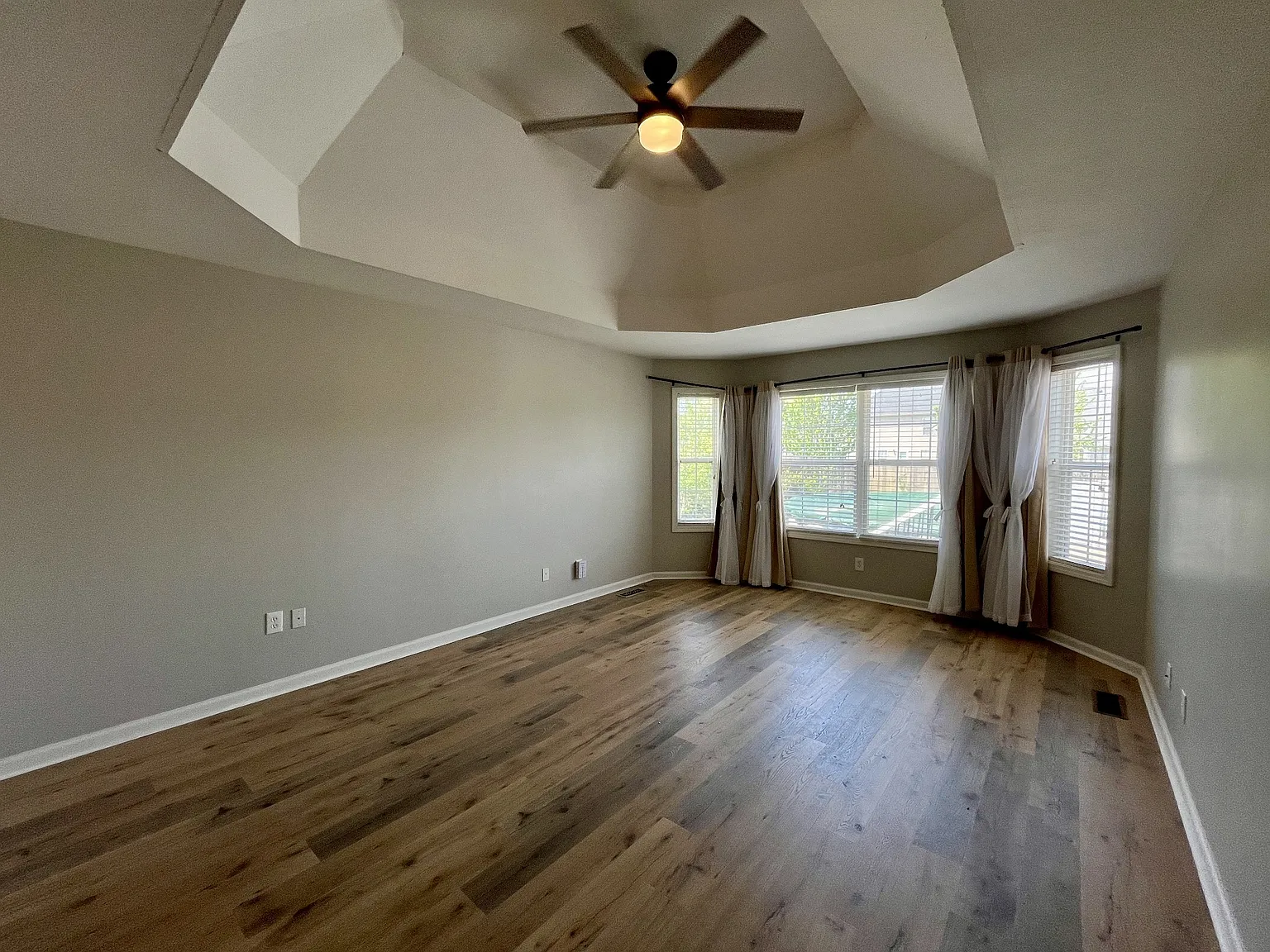 4 bed, 3041 sqft, $2,400 — Photo 4