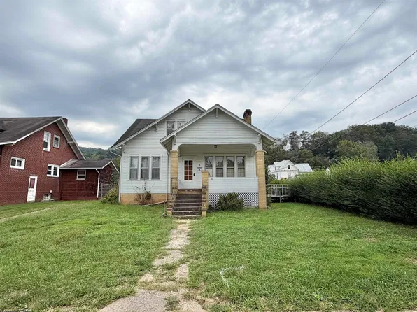 19 Brooklyn Dr, Glenville, WV 26351