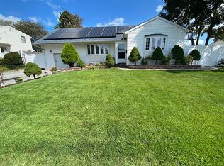 231 Hilltop Dr, Brentwood, NY 11717
