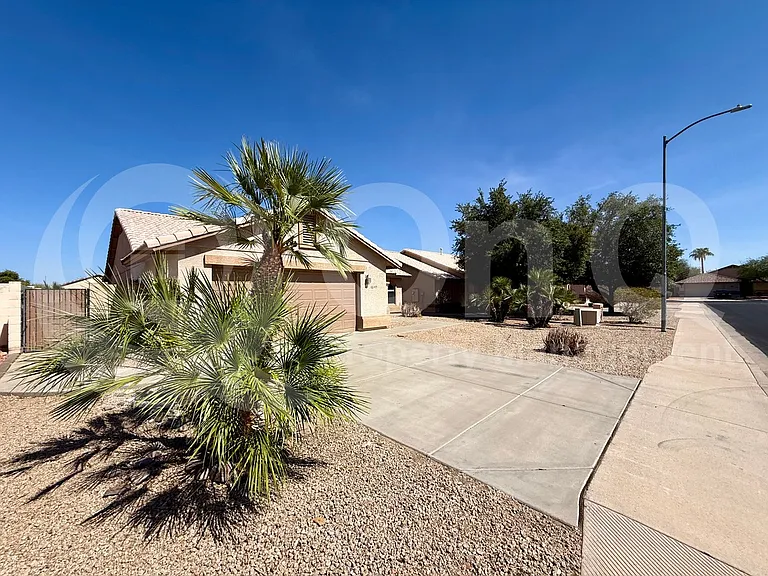 16149 N 163rd Dr — Photo 3
