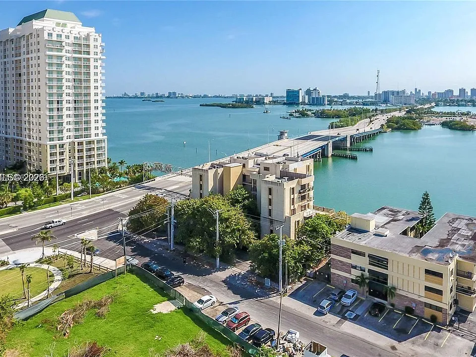 7845 NE Bayshore Ct #8