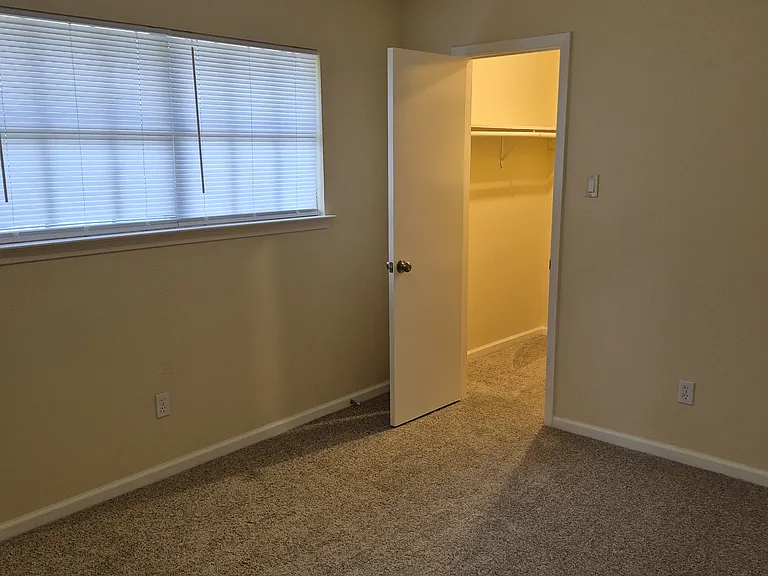 2122 Knollbrook Ln — Photo 18