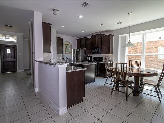 4th image of 2406 Sandlewood Trail Ln