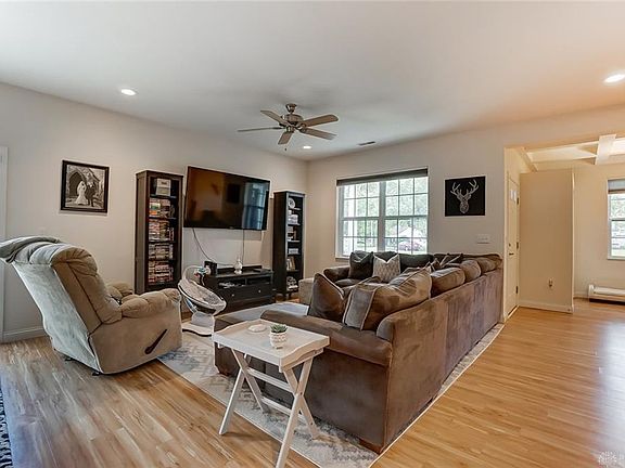 5th image of 2734 Gaylord Ave