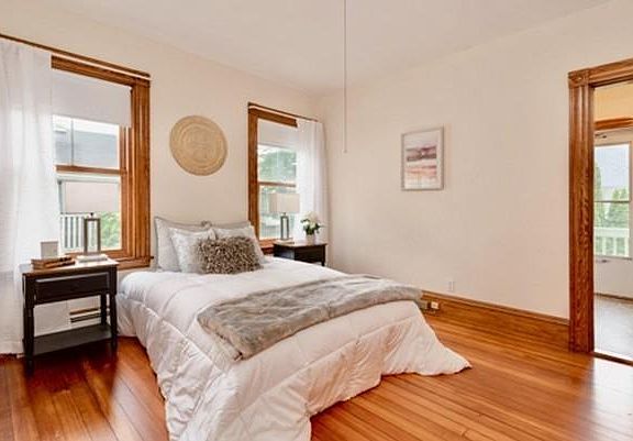 5th image of 147 Essex St #1