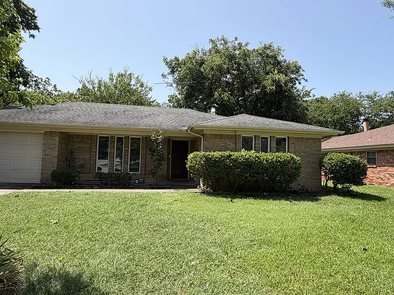 1212 Linden Dr — Photo 1