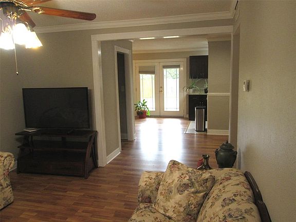 5th image of 2942 Reforma Dr