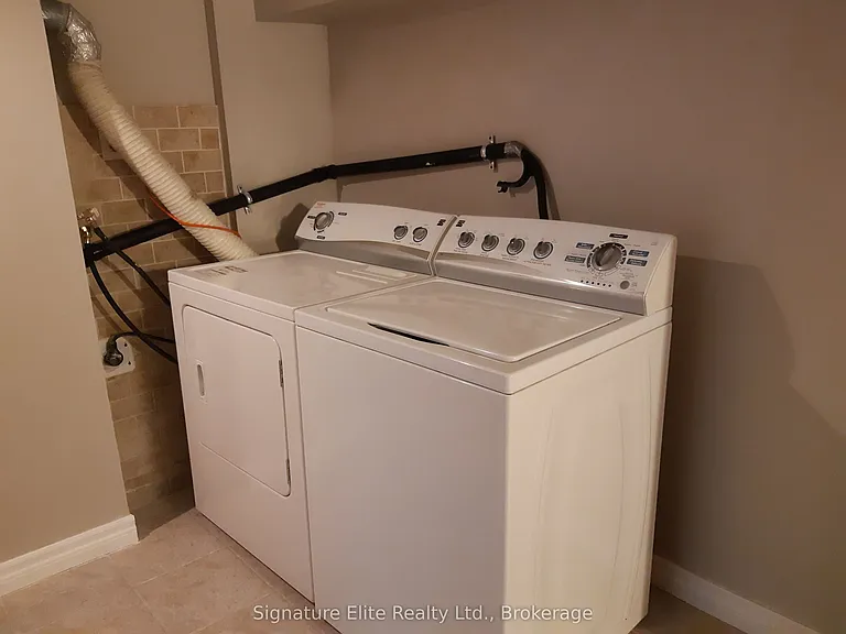 239 Lambton Ave #BASEMENT — Photo 11
