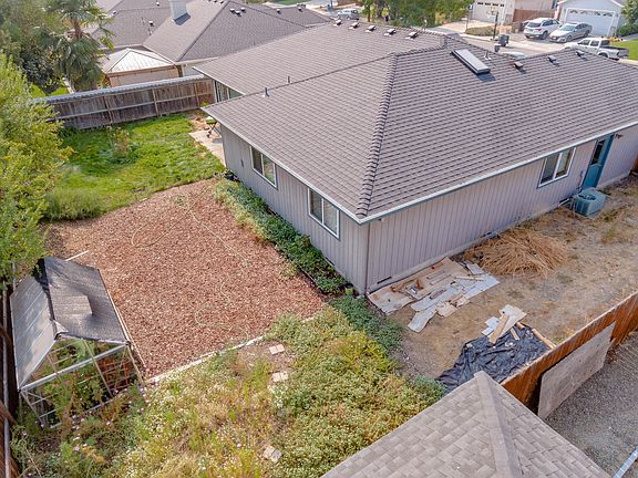4th image of 165 Willow Bend Way