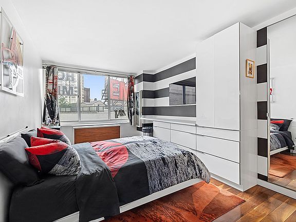 5th image of 61 W 62nd St APT 16D