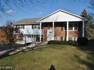 915 Mountain View Rd, Waynesboro, PA 17268