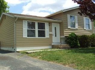 632 Oak Hollow Ct, Columbus, OH 43228