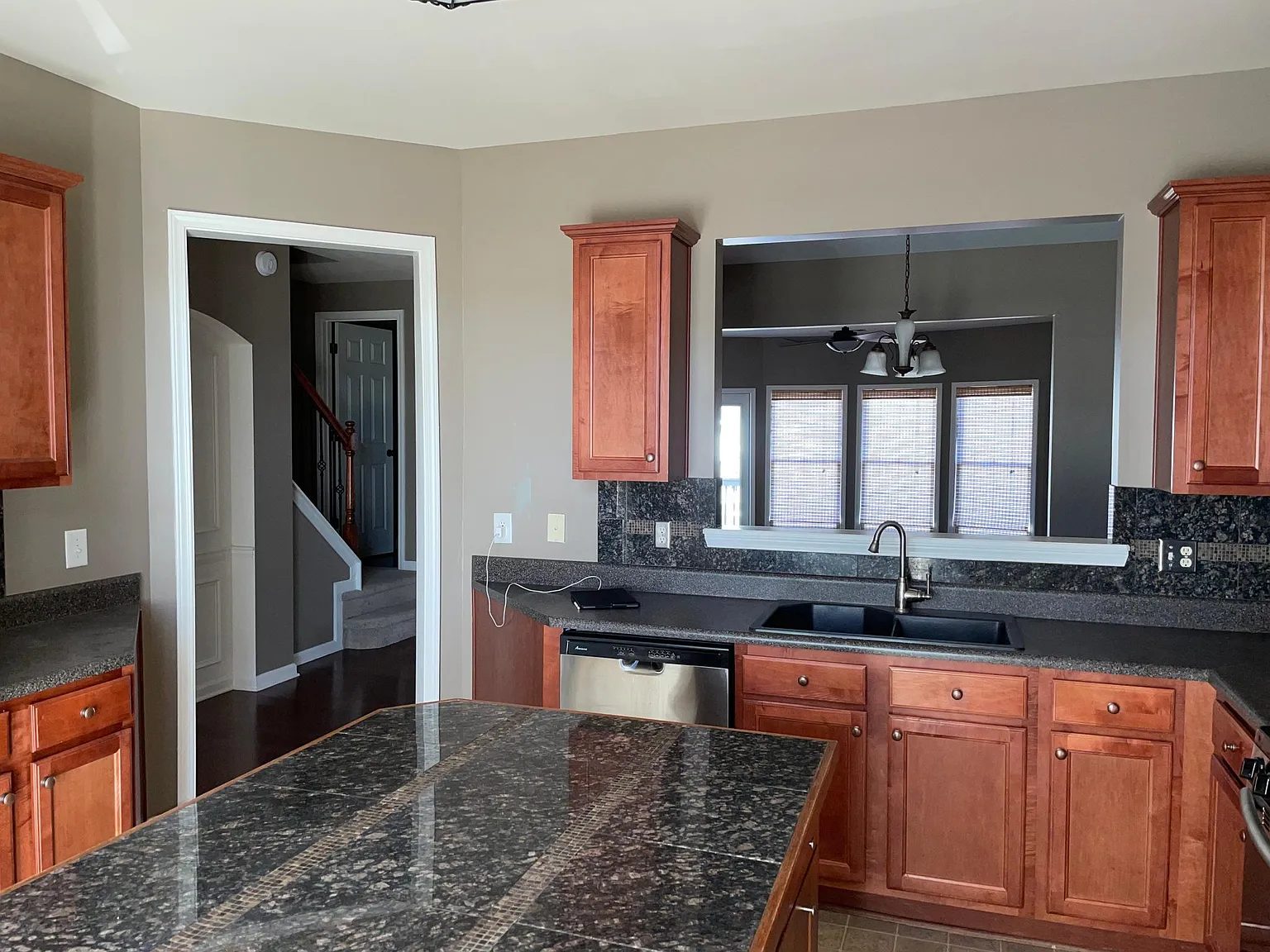 3939 Savannah Square St — Photo 4
