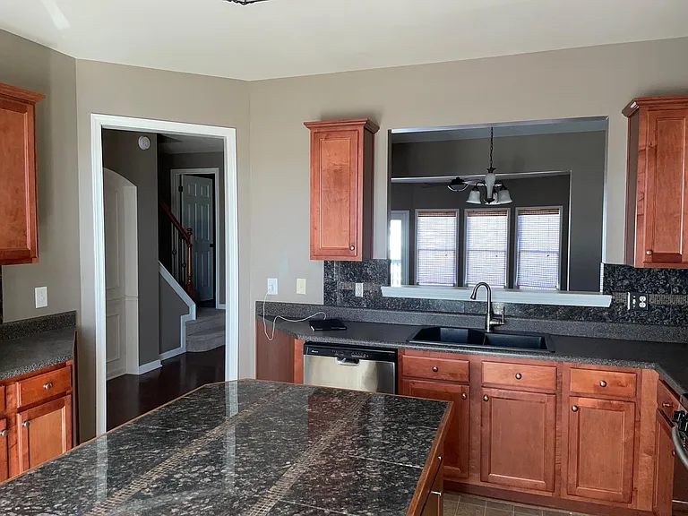 3939 Savannah Square St — Photo 4