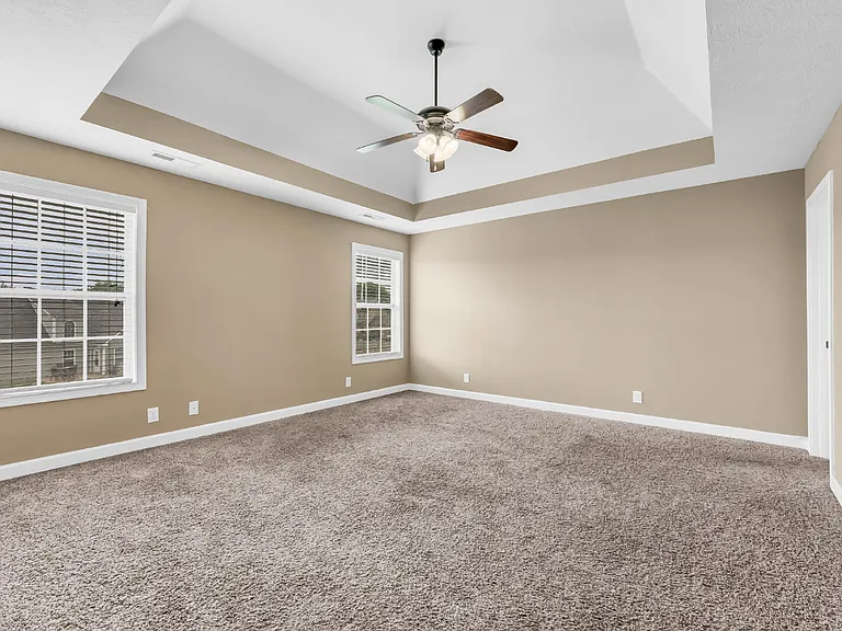 563 Falkland Cir — Photo 18