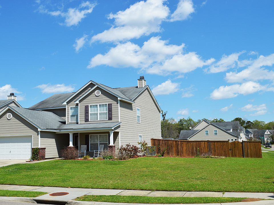 2nd image of 100 Latham Ln
