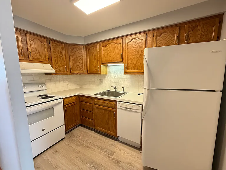 406 Joe McCarthy Dr #3 — Photo 8