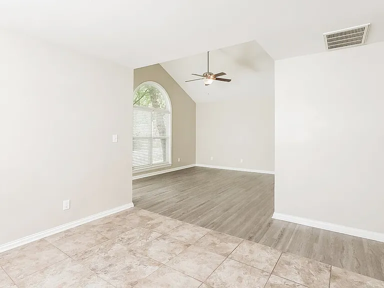 1818 Jefferson Ave — Photo 5