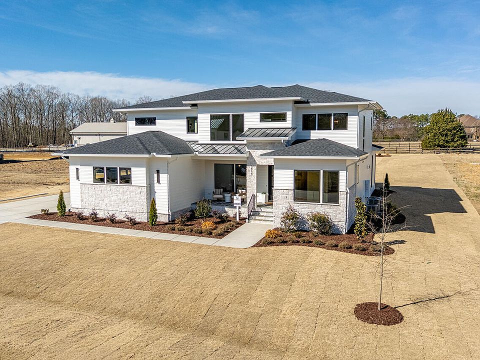 1st image of 5856 Carriage Gate Dr