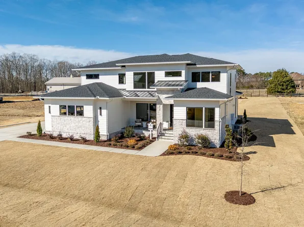 5856 Carriage Gate Dr, Raleigh, NC 27603