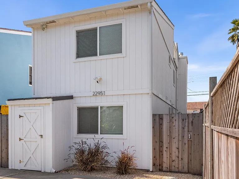 22951 E Cliff Dr — Photo 13