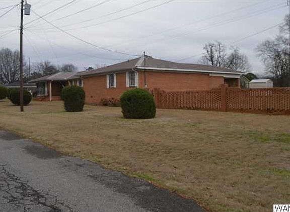 3rd image of 3811 27th St