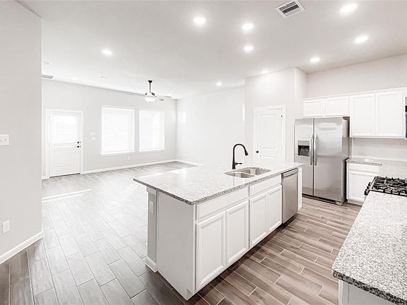 4th image of 2514 Chestnut Oak Cir