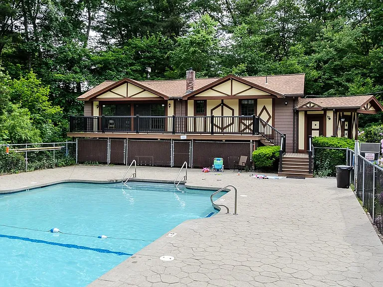 Pool / Clubhouse