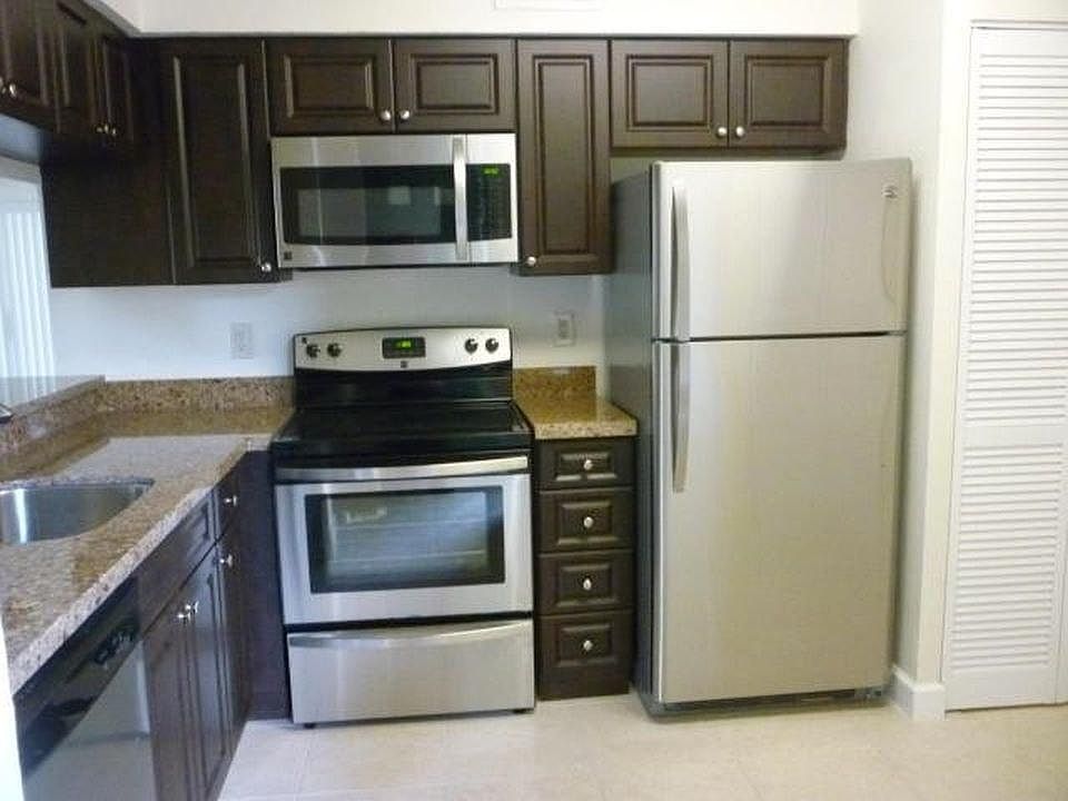 1st image of 3101 Glenmoor Dr